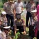 Polres 50 Kota Dukung Hari Pendidikan Nasional Melalui Penanaman Pohon Bersama Bhayangkari Dan Murid TK 